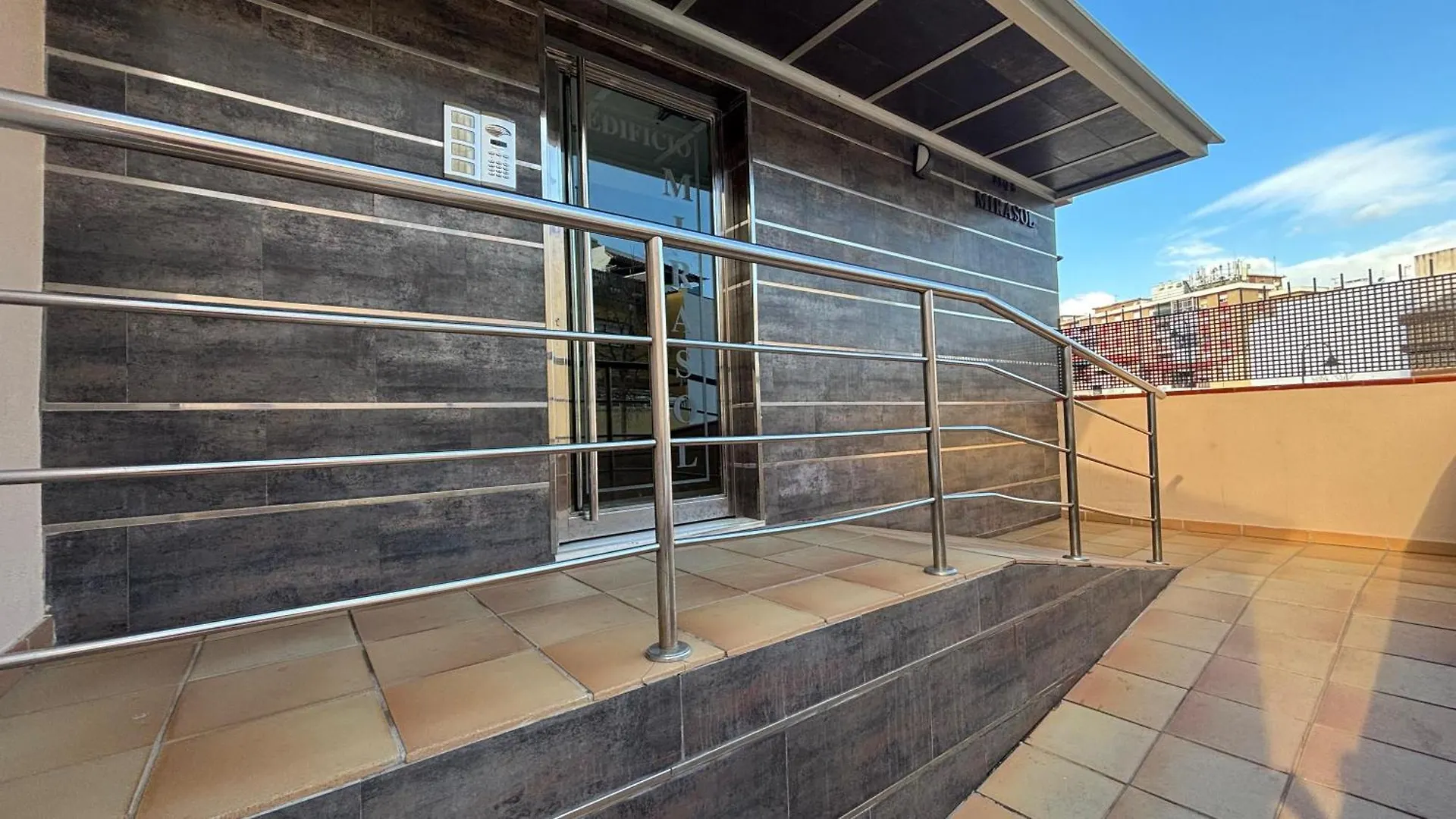 شقة Apartamento Nuevo Con Parking Y Piscina Gratis فوينخيرولا