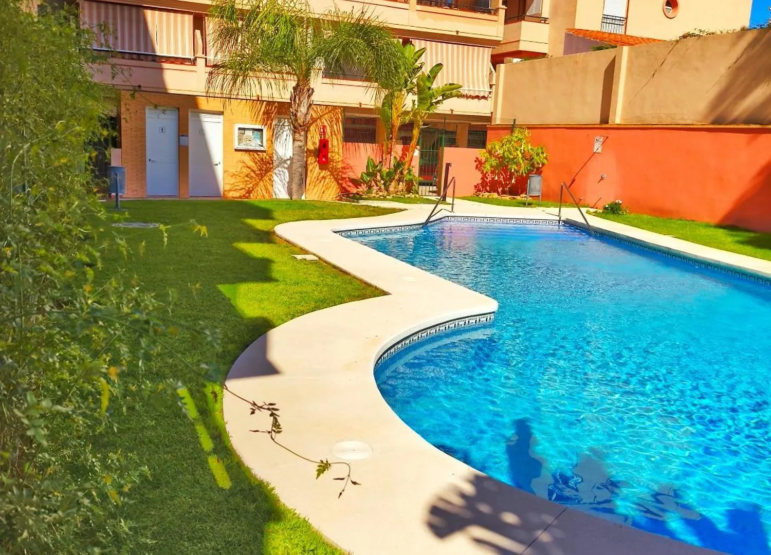 شقة Apartamento Nuevo Con Parking Y Piscina Gratis فوينخيرولا